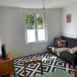 Stylisches Mit Kleiner Terrasse 아파트 *